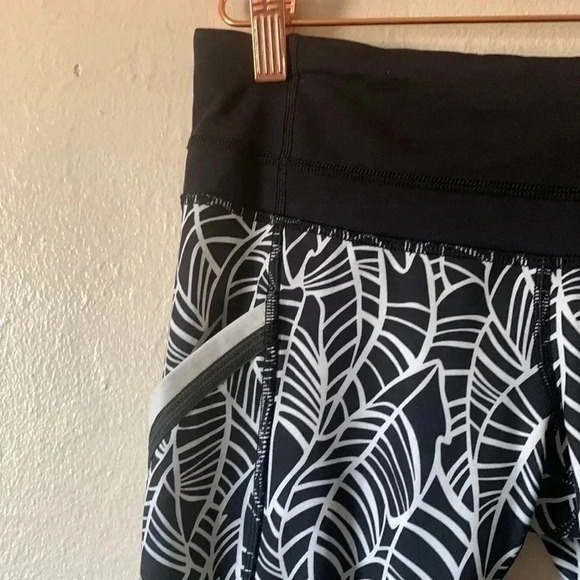 Lululemon Run A Marathon Crop II size 4 - Picture 5 of 9